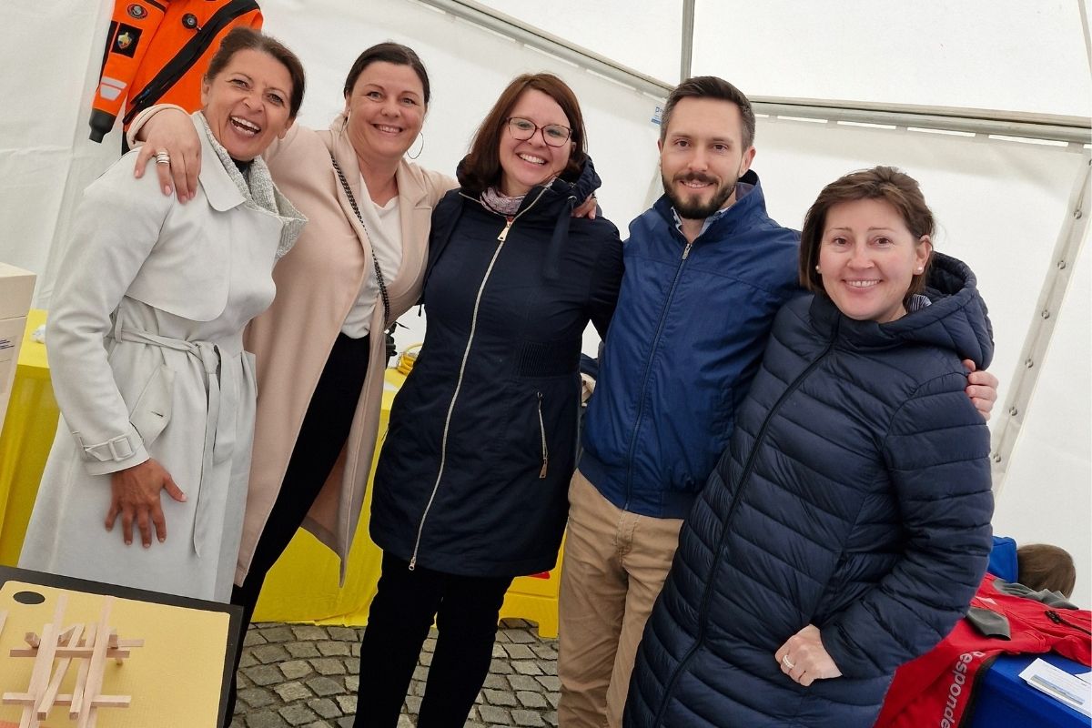 Projektni partnerji projekta LifeLongWood na Dnevu Evrope v Ljubljani.